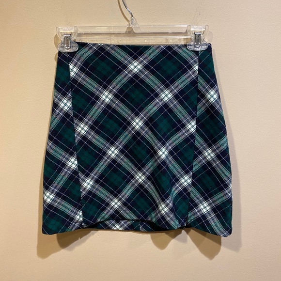 Brandy Melville John Galt Plaid Mini Skirt - Picture 2 of 6